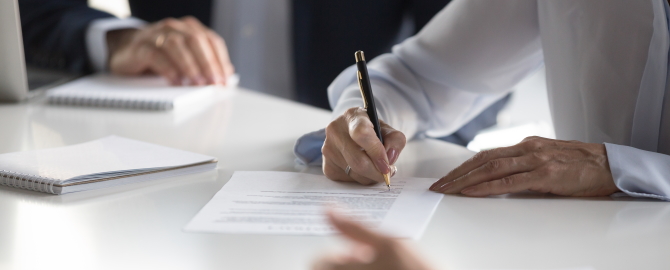 Woman Signing iStock 1092087544 670x270